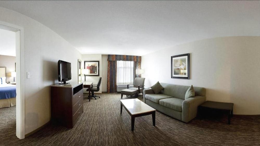 Holiday Inn Hotel & Suites Surrey East - Cloverdale By Ihg Екстериор снимка