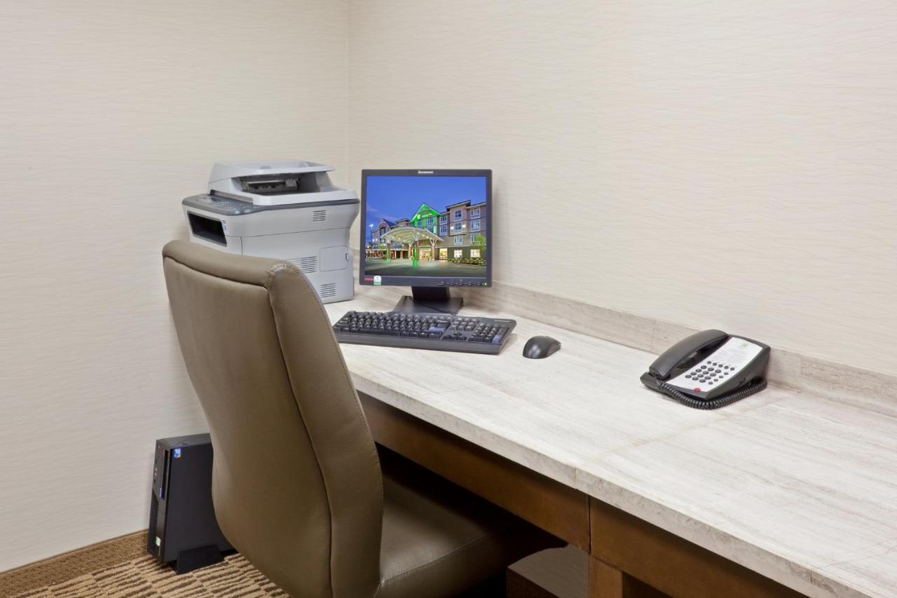 Holiday Inn Hotel & Suites Surrey East - Cloverdale By Ihg Екстериор снимка
