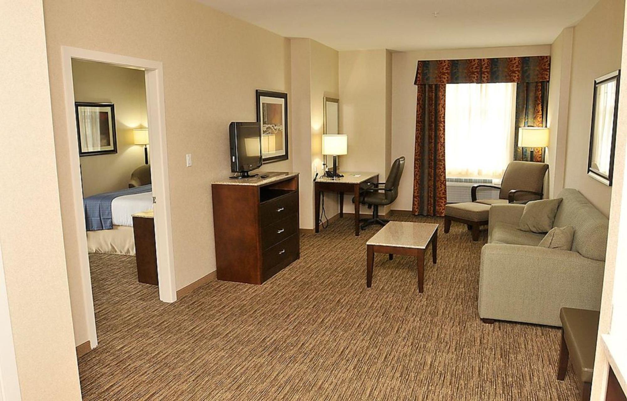 Holiday Inn Hotel & Suites Surrey East - Cloverdale By Ihg Екстериор снимка