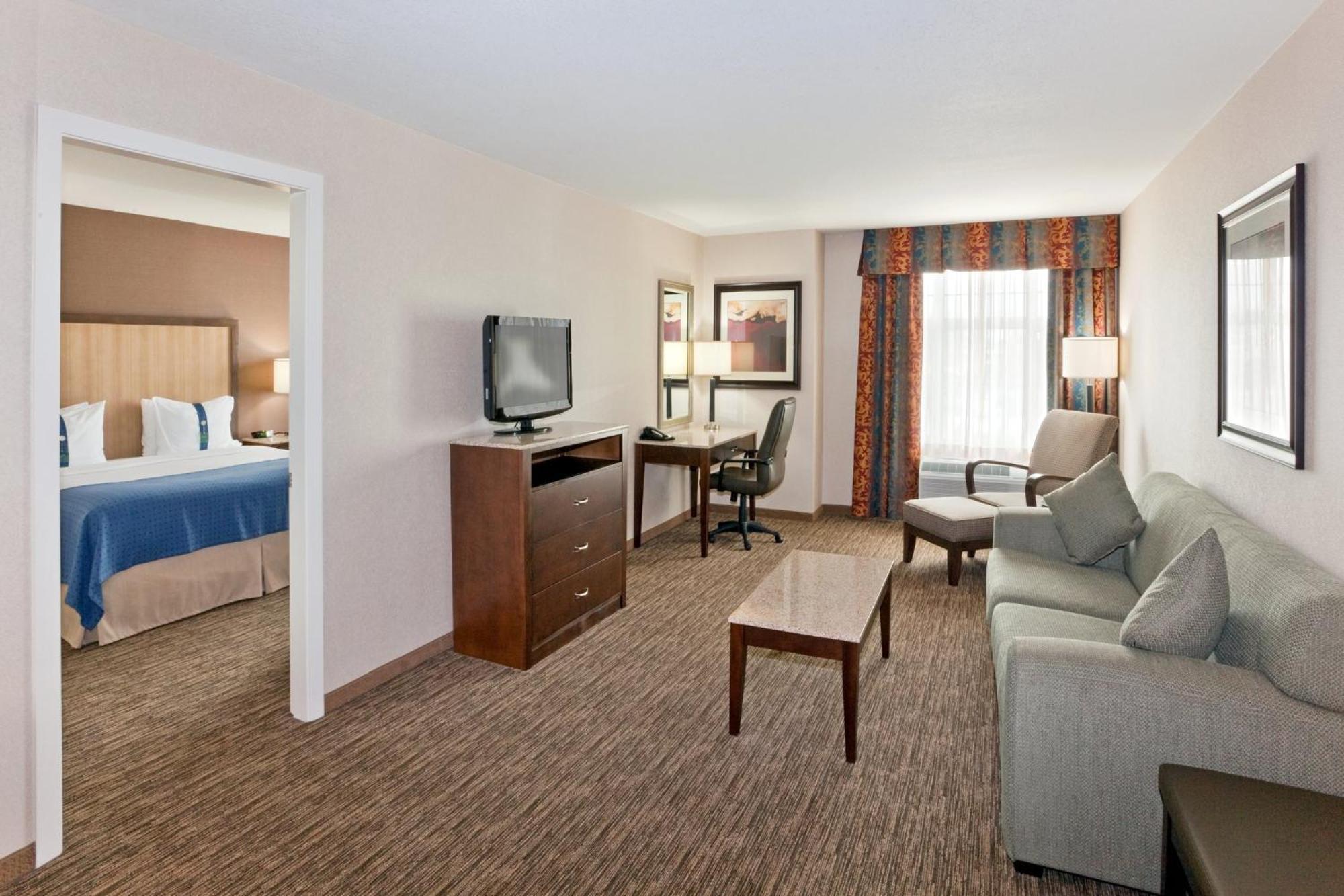 Holiday Inn Hotel & Suites Surrey East - Cloverdale By Ihg Екстериор снимка