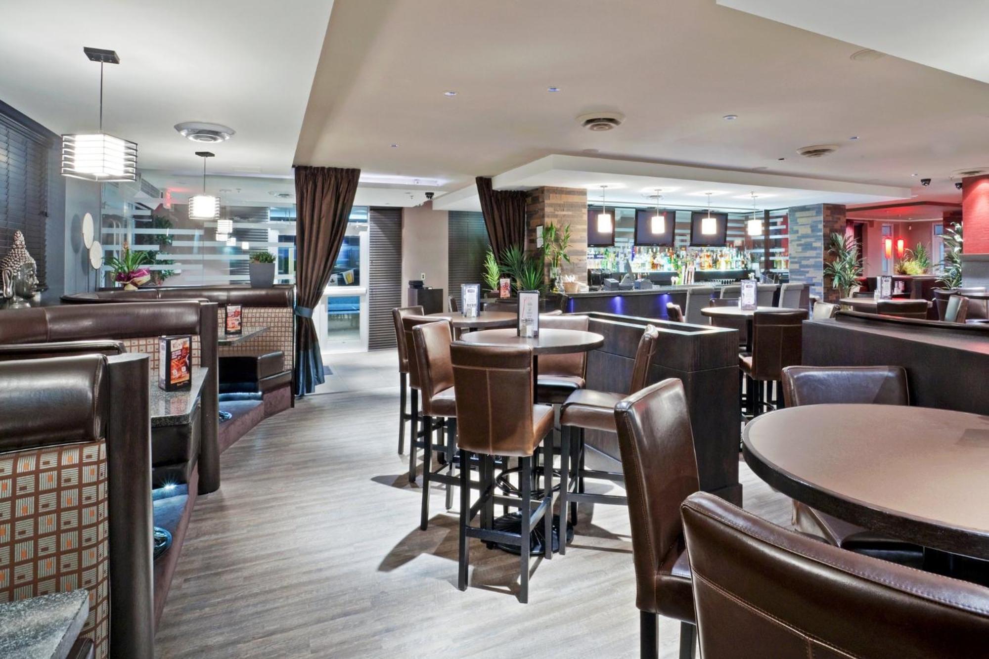 Holiday Inn Hotel & Suites Surrey East - Cloverdale By Ihg Екстериор снимка