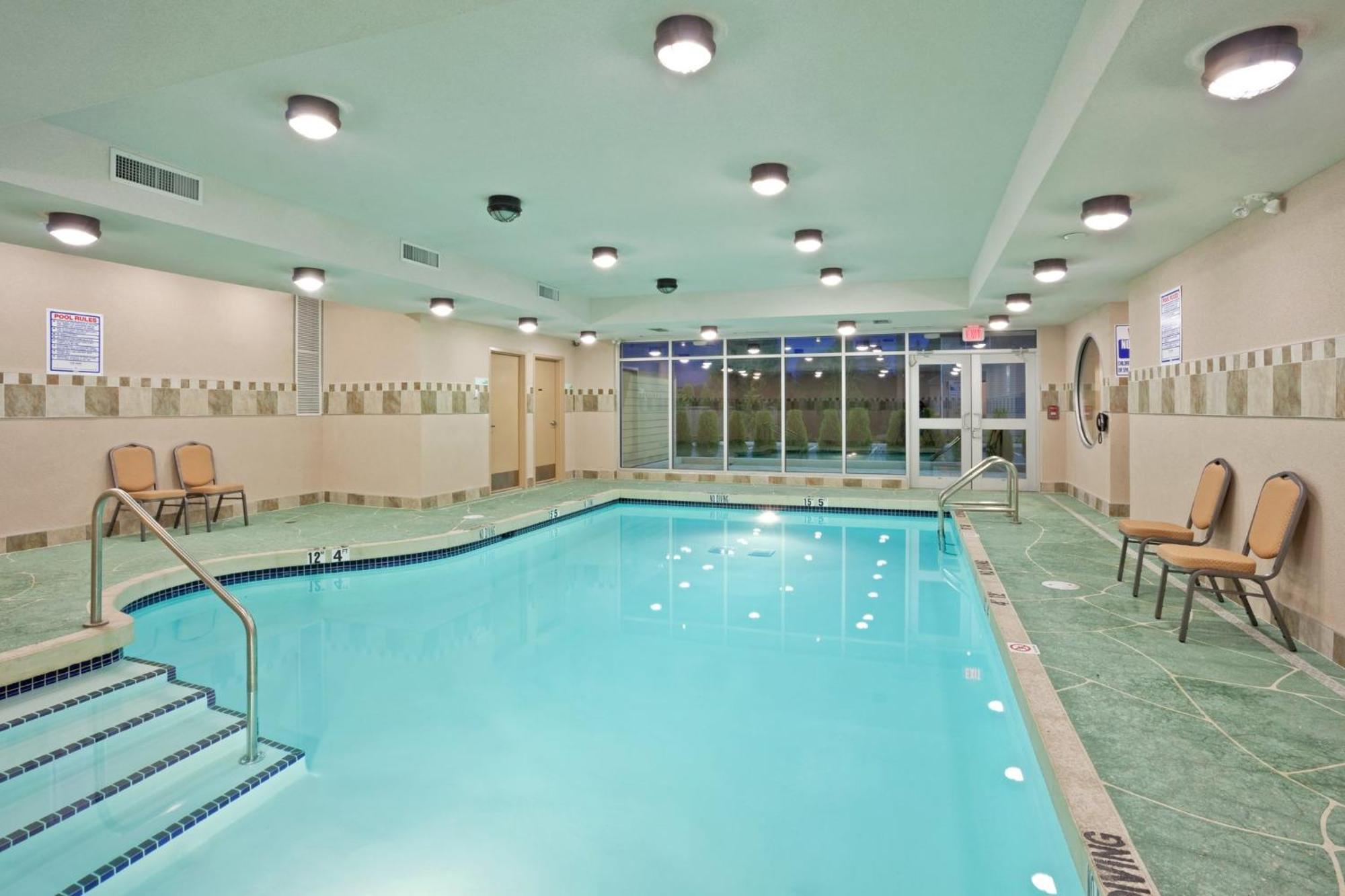 Holiday Inn Hotel & Suites Surrey East - Cloverdale By Ihg Екстериор снимка