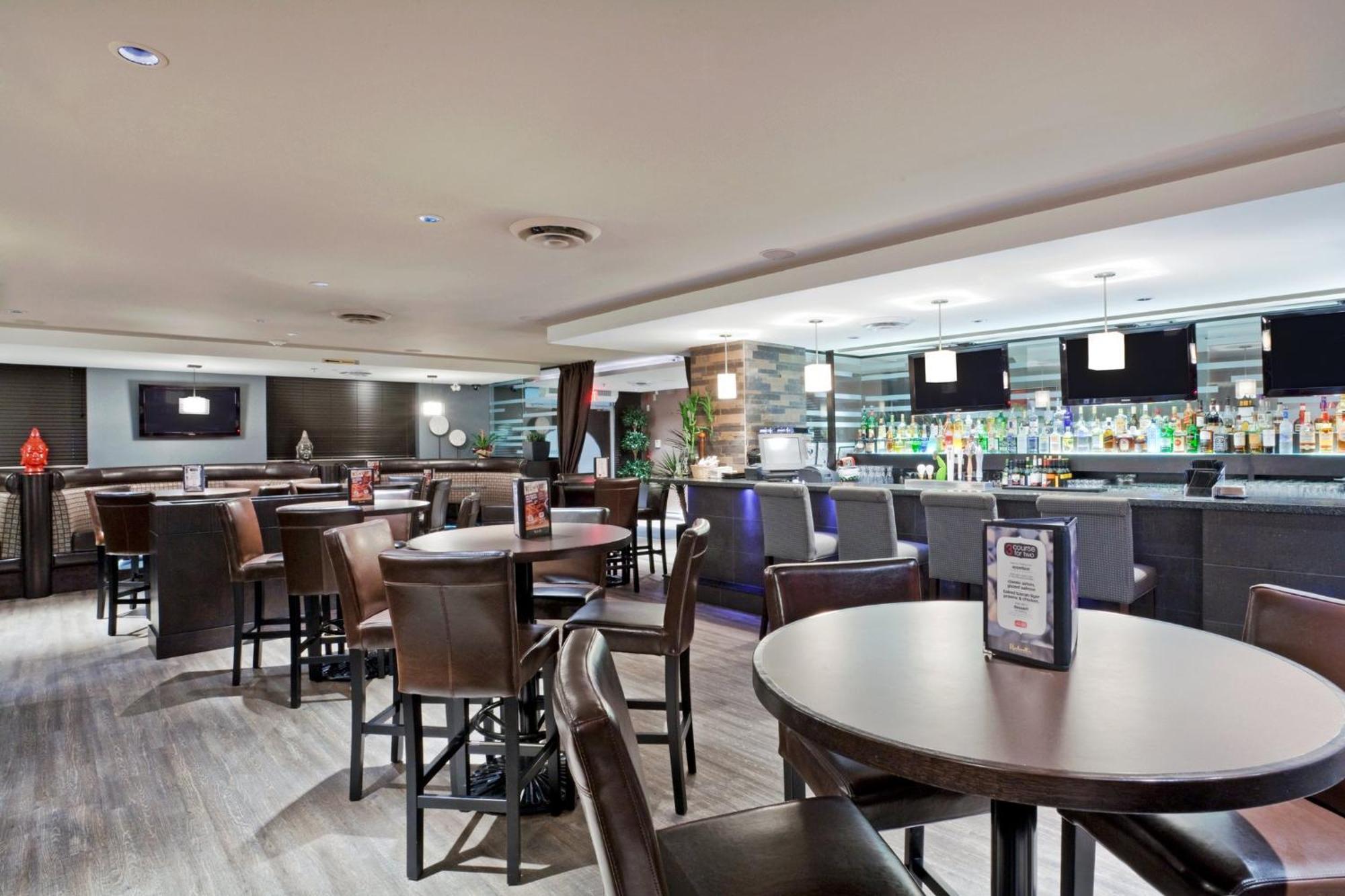 Holiday Inn Hotel & Suites Surrey East - Cloverdale By Ihg Екстериор снимка