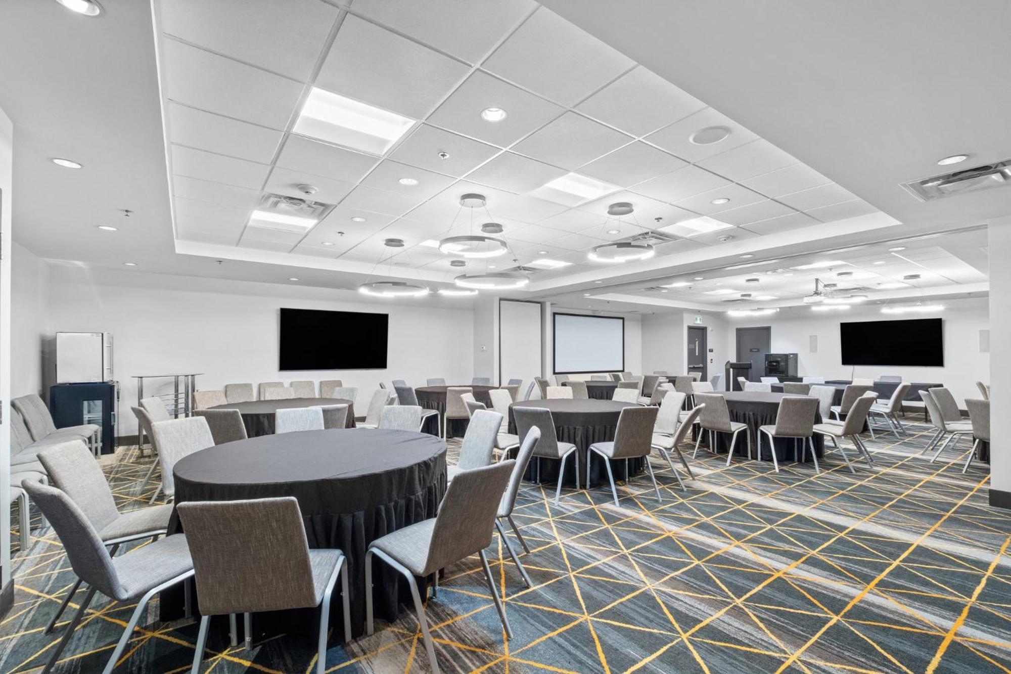 Holiday Inn Hotel & Suites Surrey East - Cloverdale By Ihg Екстериор снимка