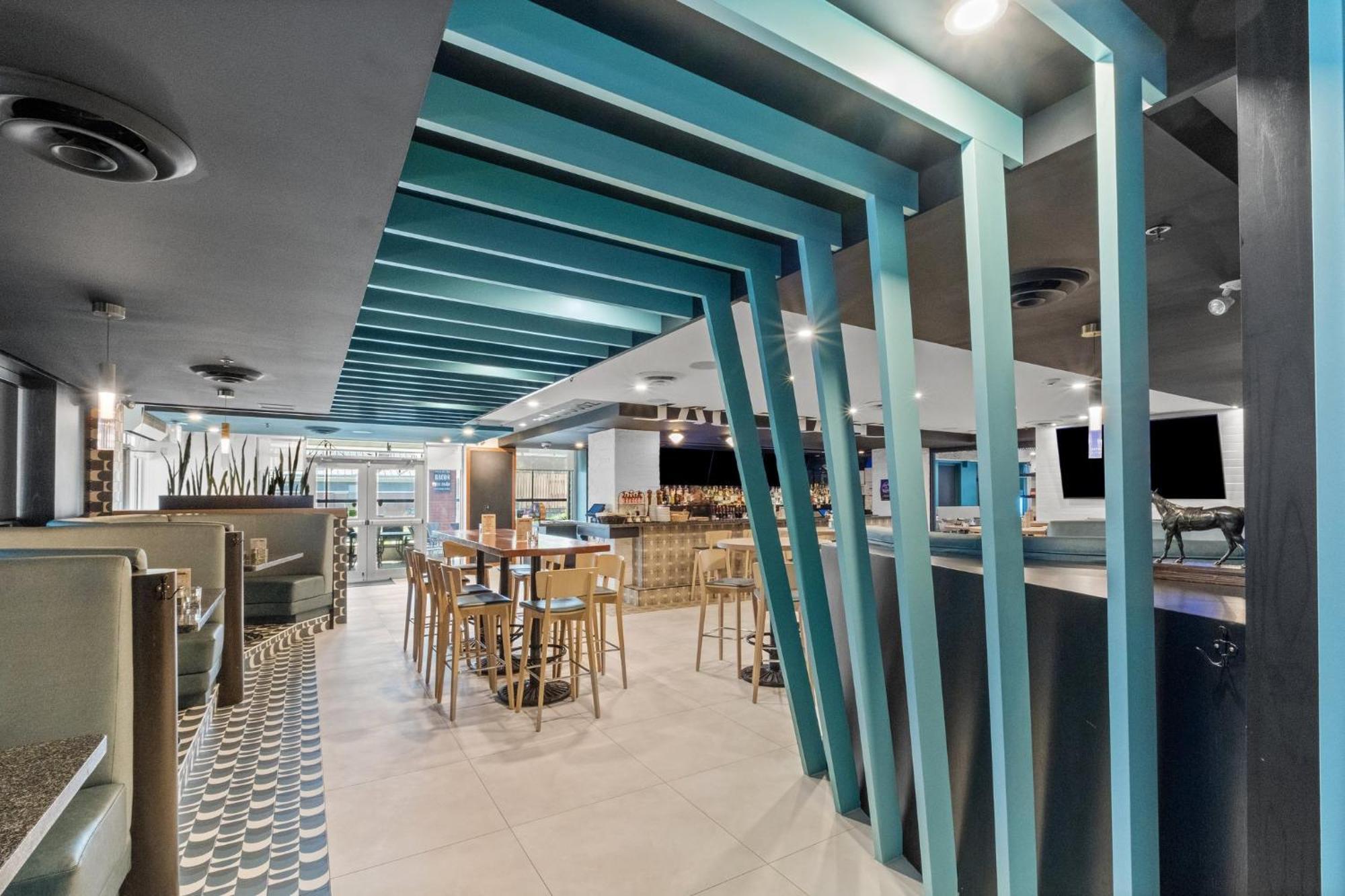 Holiday Inn Hotel & Suites Surrey East - Cloverdale By Ihg Екстериор снимка