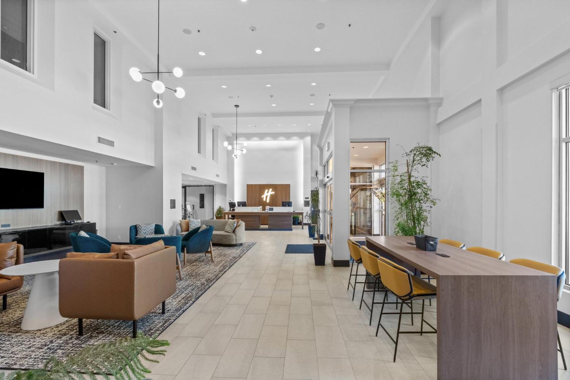 Holiday Inn Hotel & Suites Surrey East - Cloverdale By Ihg Екстериор снимка