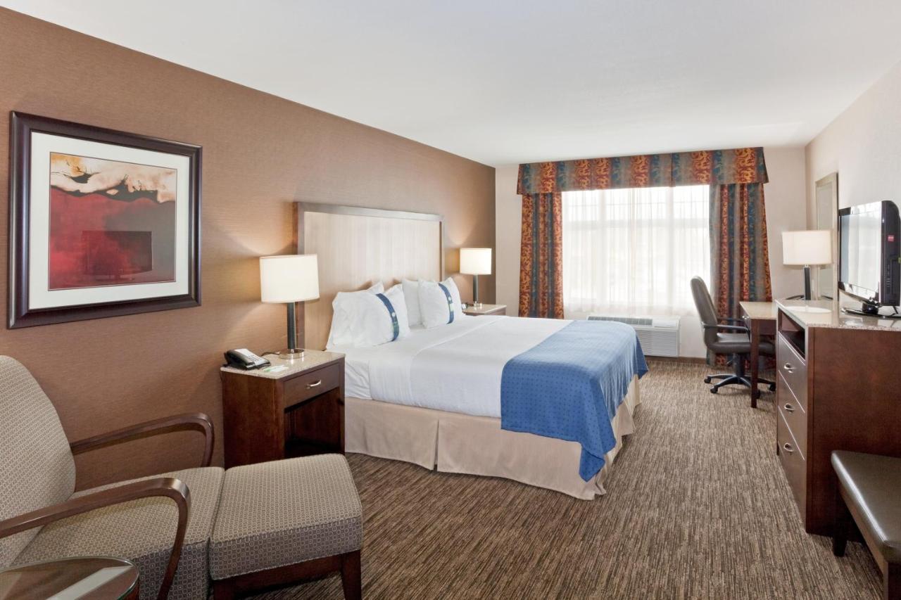 Holiday Inn Hotel & Suites Surrey East - Cloverdale By Ihg Екстериор снимка