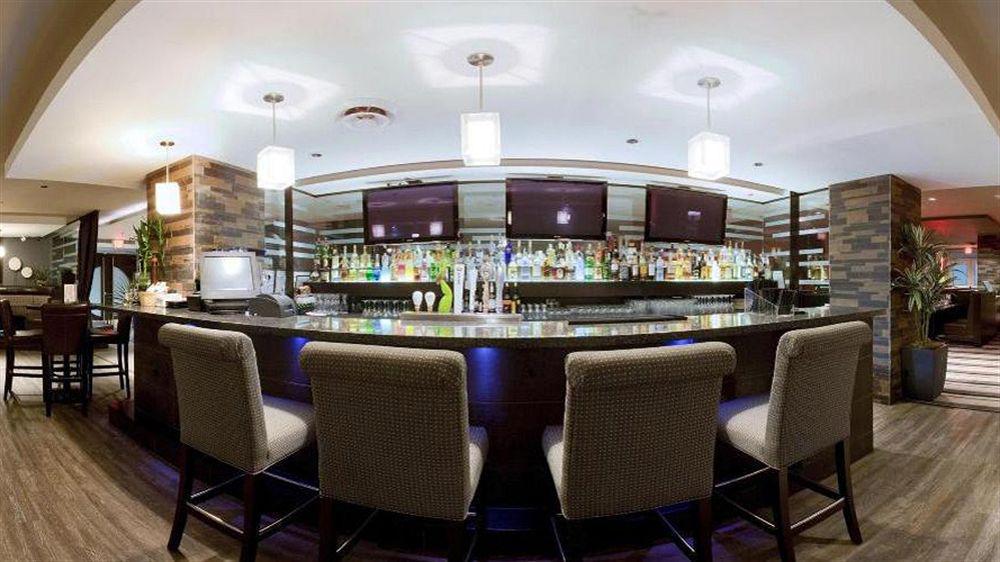 Holiday Inn Hotel & Suites Surrey East - Cloverdale By Ihg Екстериор снимка
